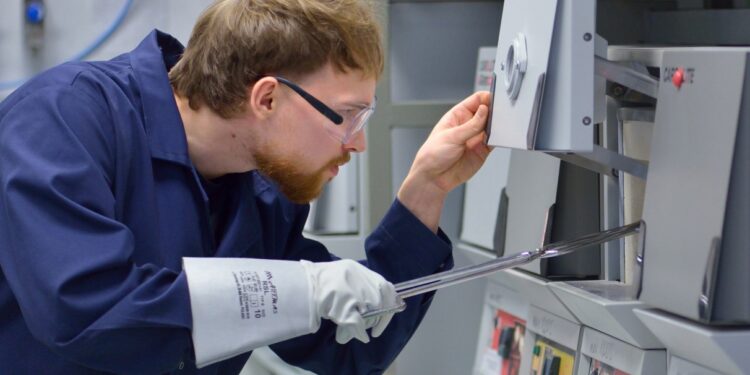 Doktorant z PG zbada kwantowy magnetyzm w USA